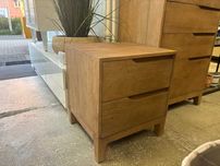 Stolik nocny szafka Archita z drewna mango 49x45x55cm Bizzotto