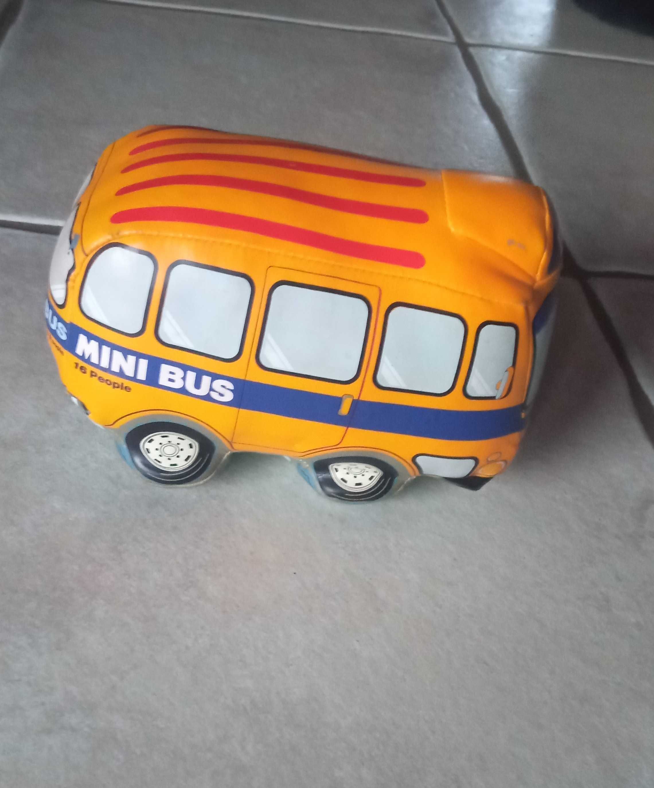 Autobus maskotka dla maluszka