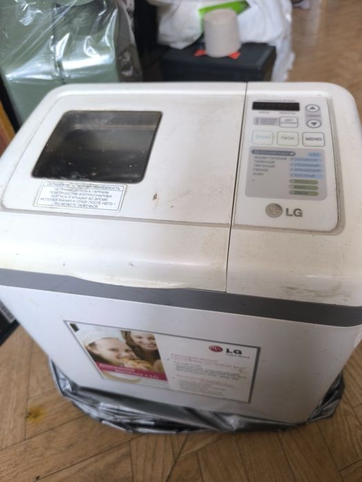 Хлібопіч LG HB-1001CJ