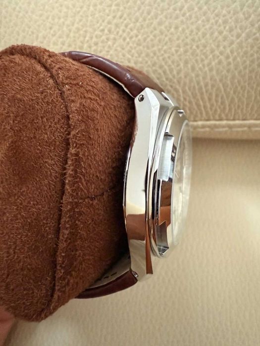 Vacheron Constantin Overseas 7920V em aço inoxidável com mostrador