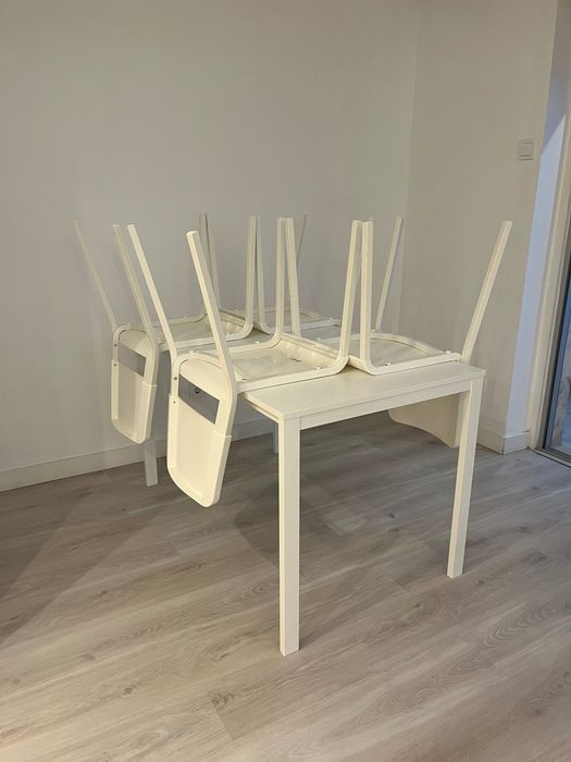 Mesa e 4 cadeiras 120€