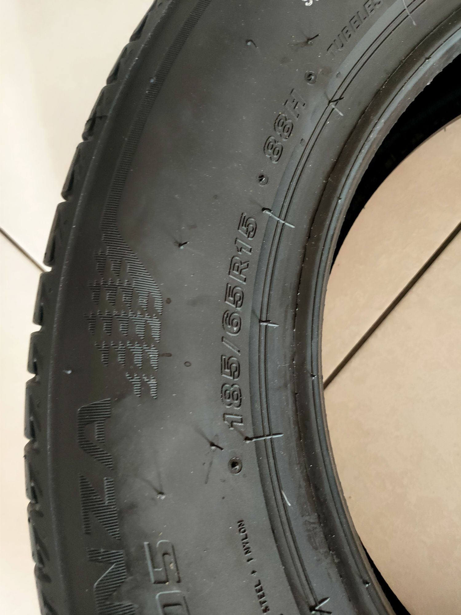 Komplet opon Bridgestone 185/65/R15
