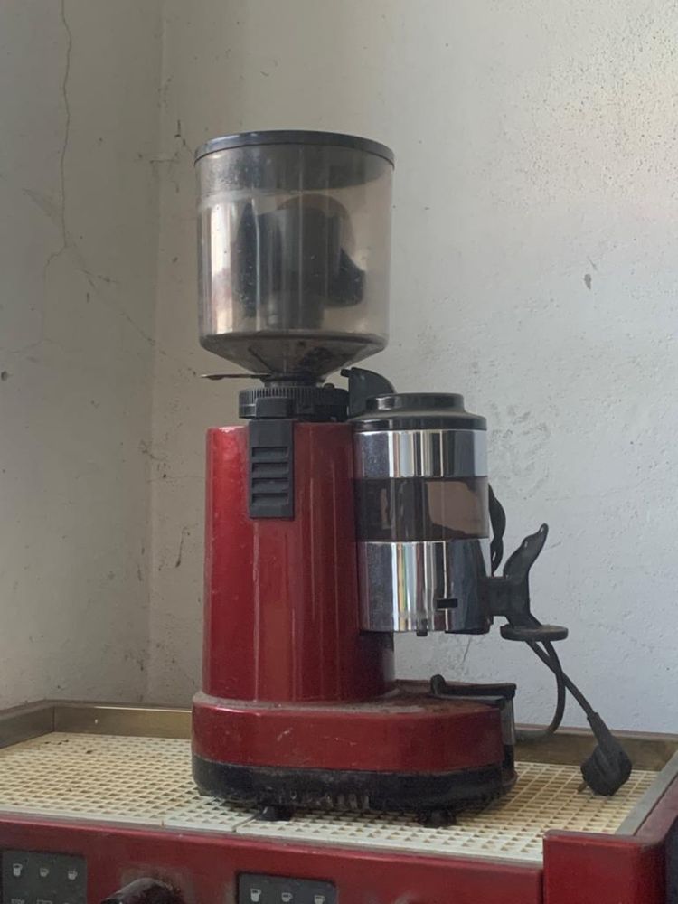 Maquina de Café Profissional Delta