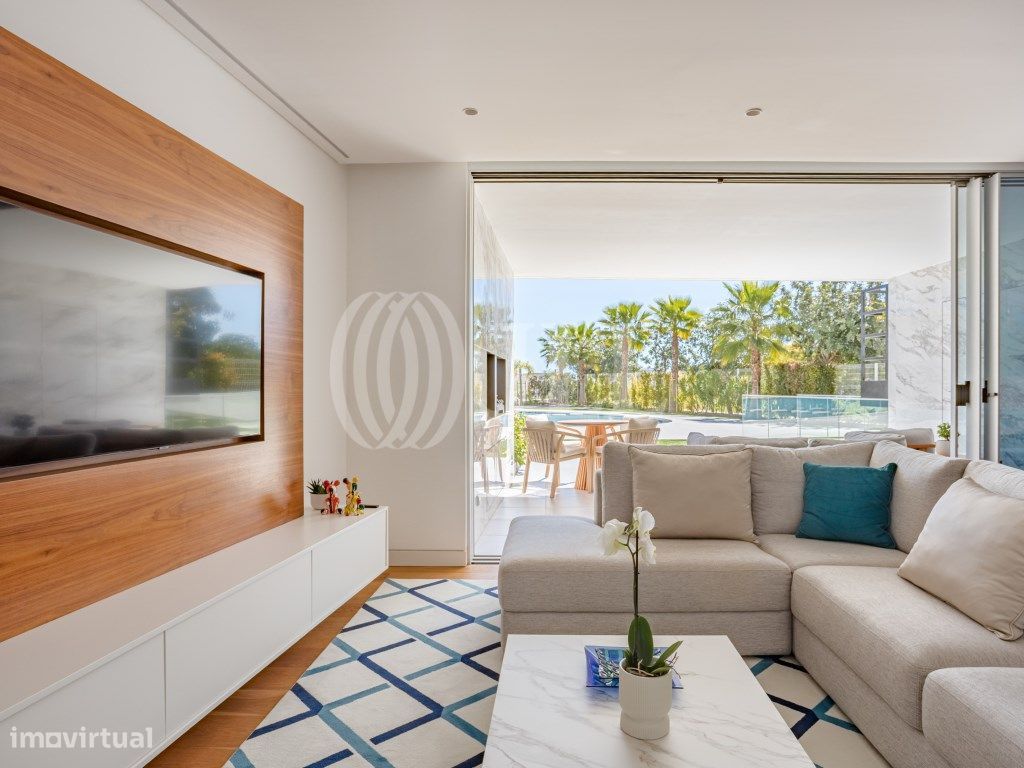 Apartamento T2 com garagem no LAKE 24, em Vilamoura, Algarve