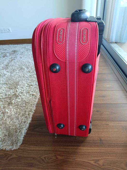 Trolley Monforte Vermelho – Compacto, Expansível e Resistente!