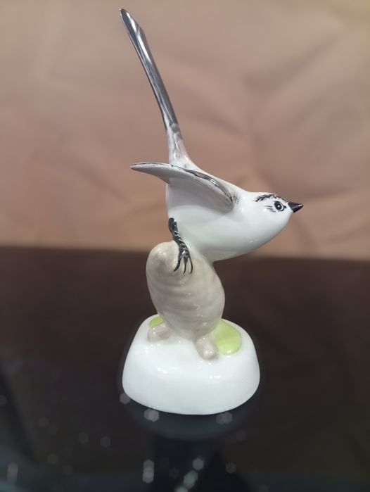 Винтажная фарфоровая статуэтка Птичка на шишке, Аквинкум, Венгрия, 60е