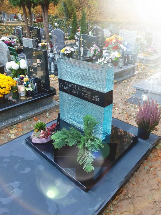 Nagrobek ze szkła oryginalny nowoczesny niepowtrzalny