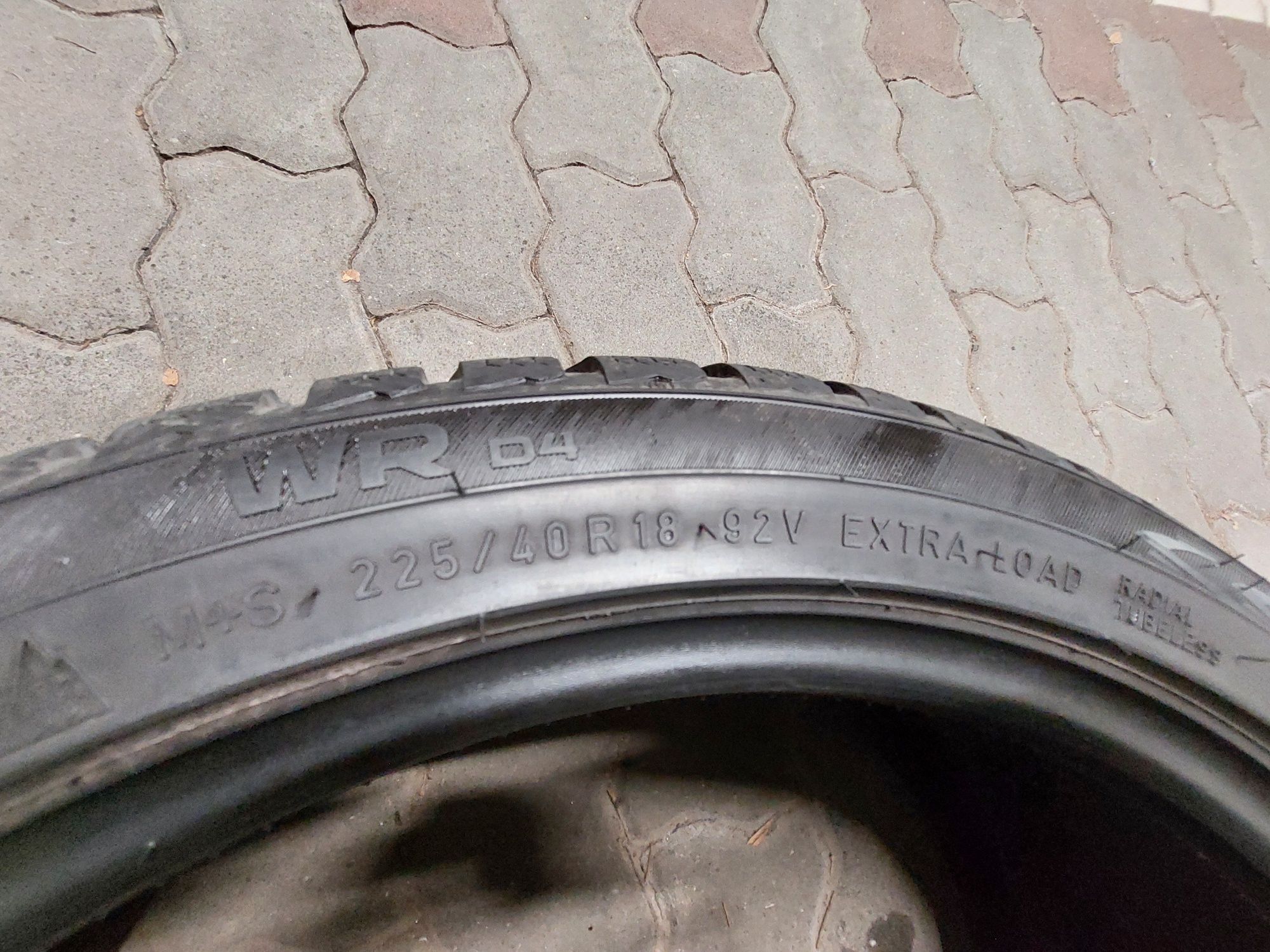 2x225/40R18 92V XL Nokian WR D4
