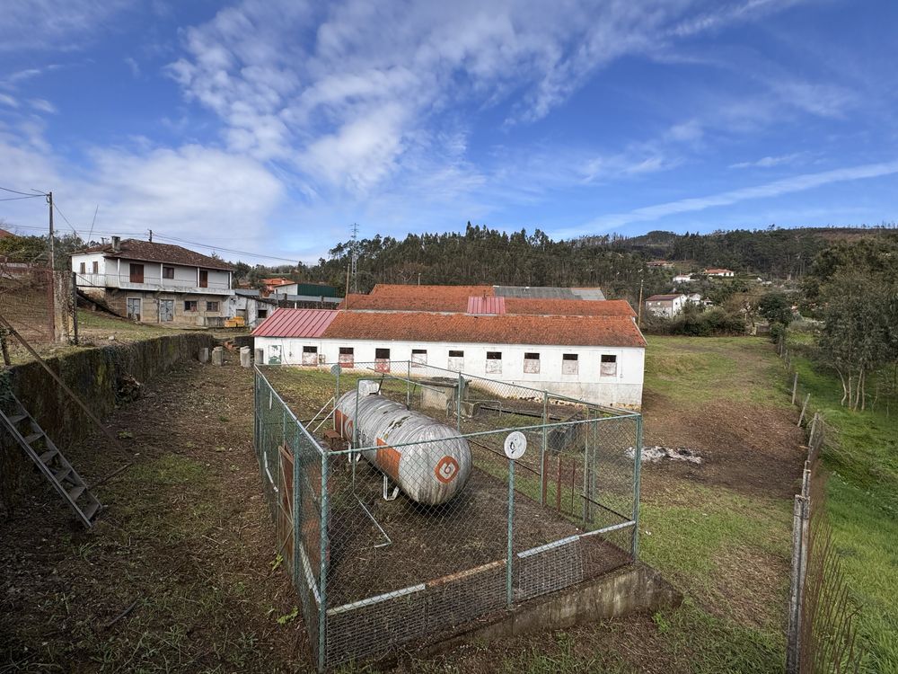 Venda de Armazéns Industriais e Moradia em Codeçoso (Celorico de Basto