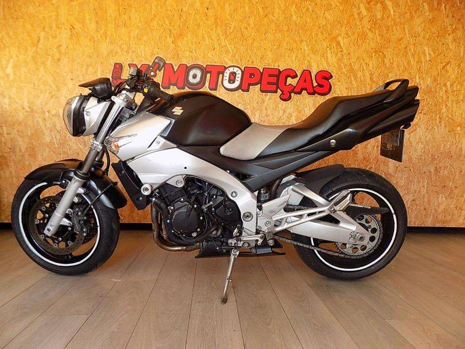 Suzuki GSR 600 para peças.