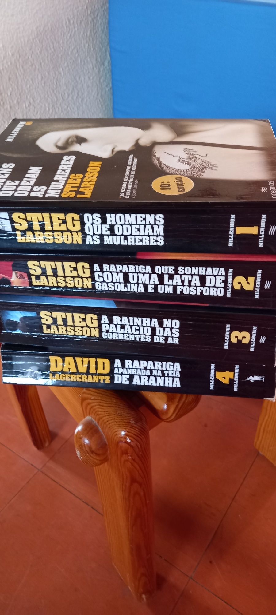 Livros  em bom estado 4 volumes