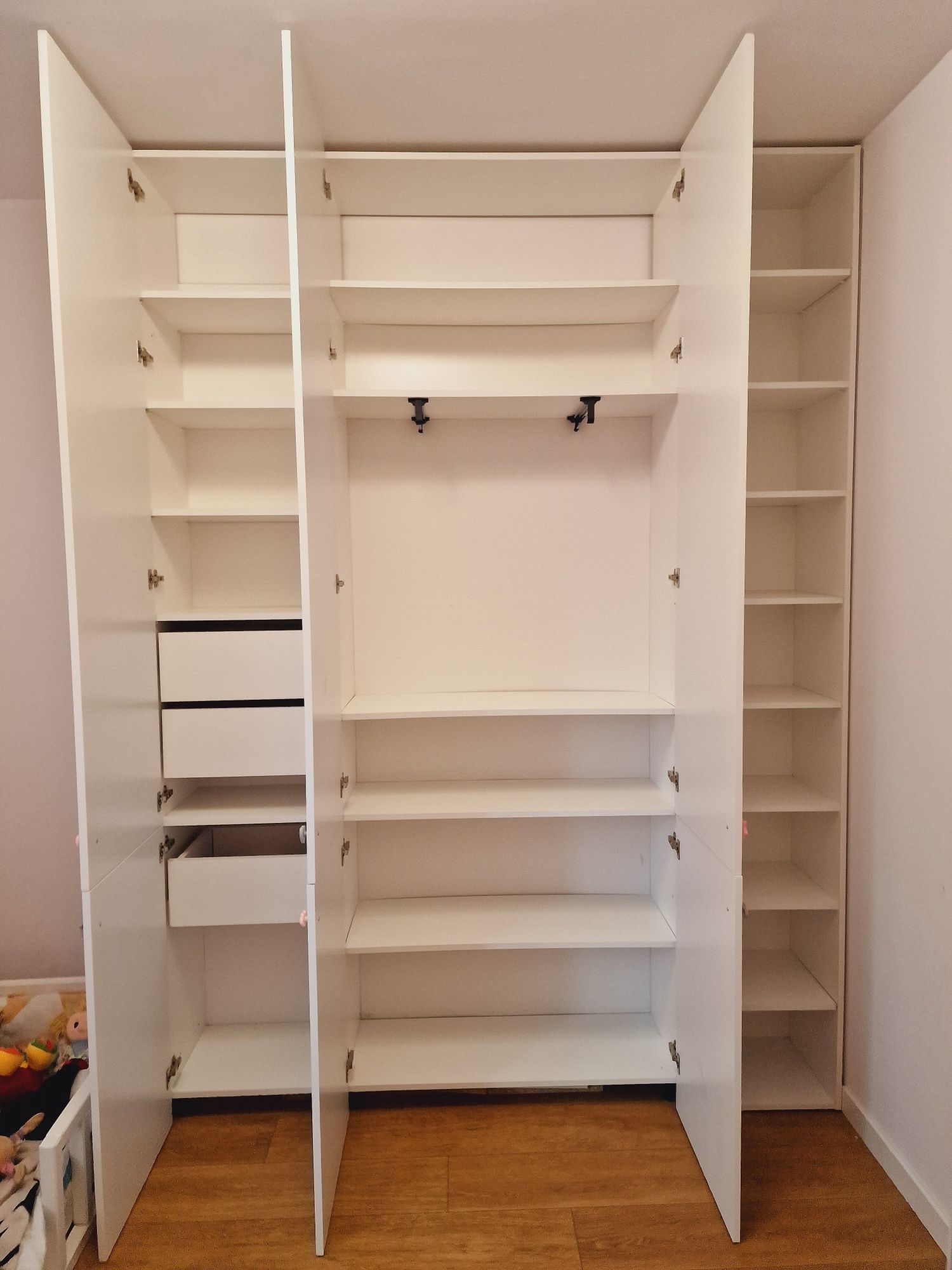 Meble, szafa, szafy na wymiar, zabudowy garderób, wymiana frontów.