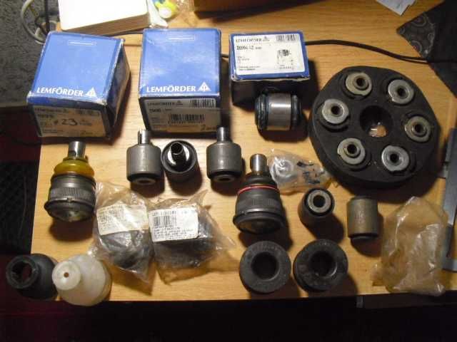 сайлентблоки задней подвески новые Мерседес 124.