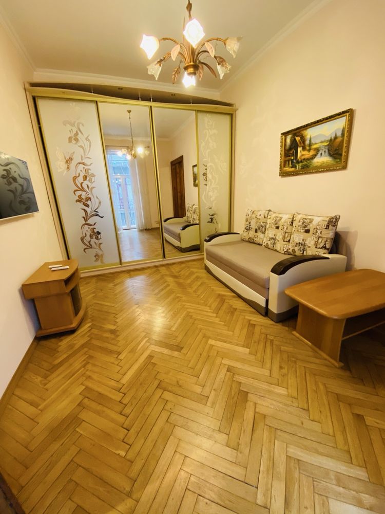 Продаж 2к квартири вул. Поповича, центр Львова
