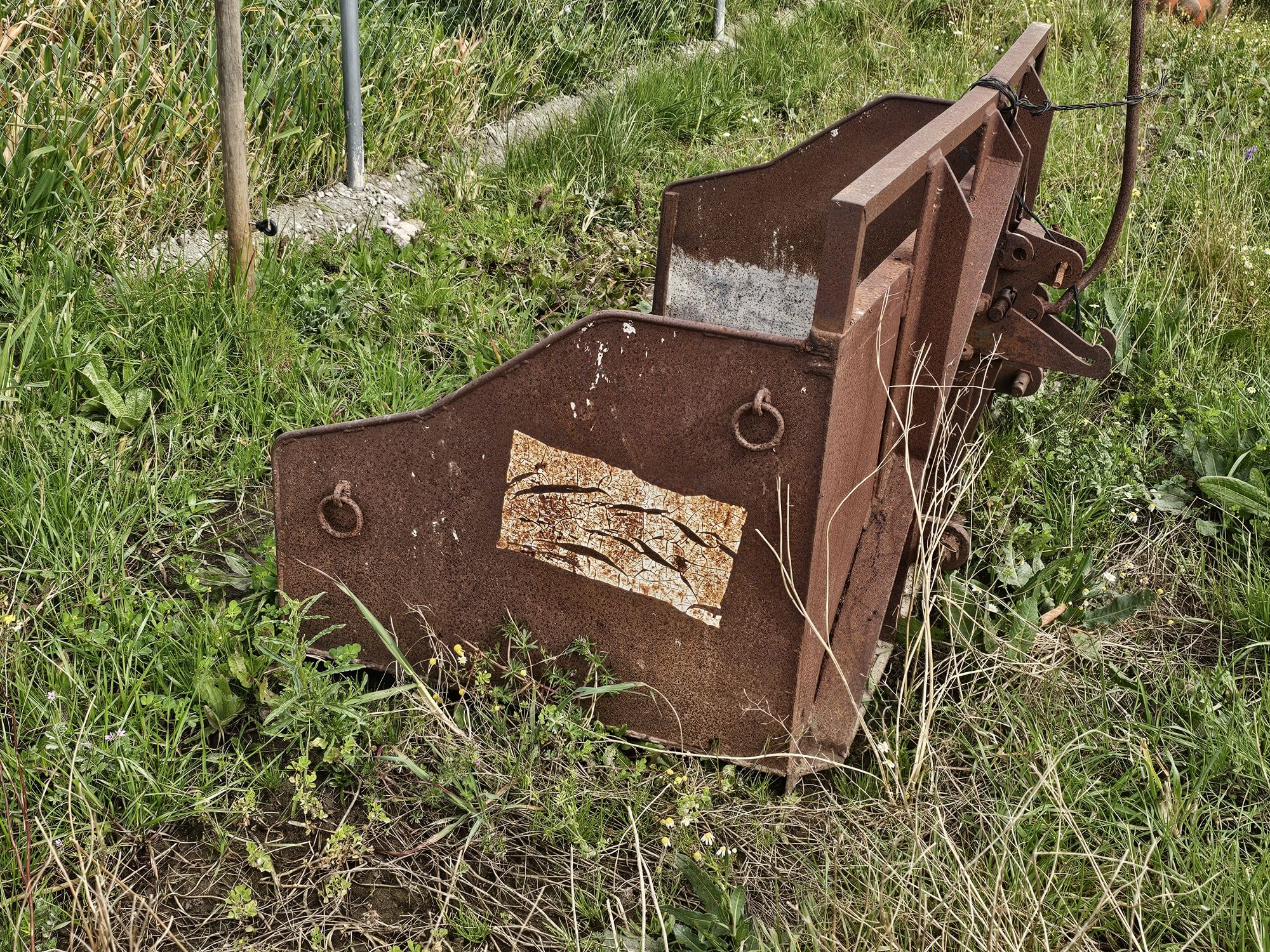 Caixa de carga trator agrícola