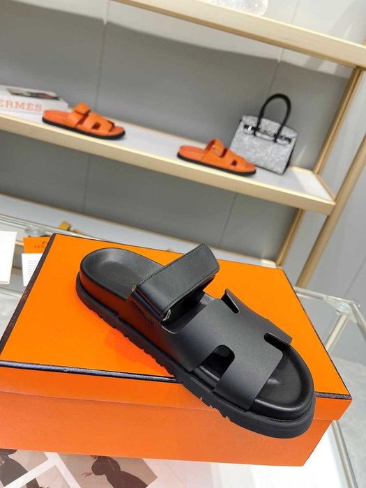 Stylowe buty HERMES Chyre idealne na sezon buty