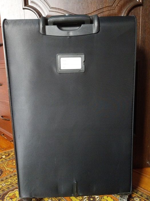 Продам чемодан .