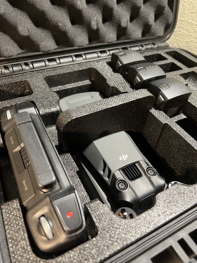 DJI Mavic 3 Pro (кейс+пульт+3 акуми)