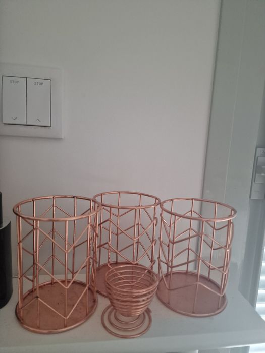 Conjunto suporte arrumação de pincéis e esponja rose gold