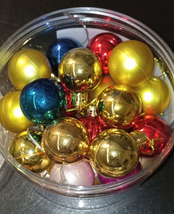 60грн Шарики ёлочные набор в коробке