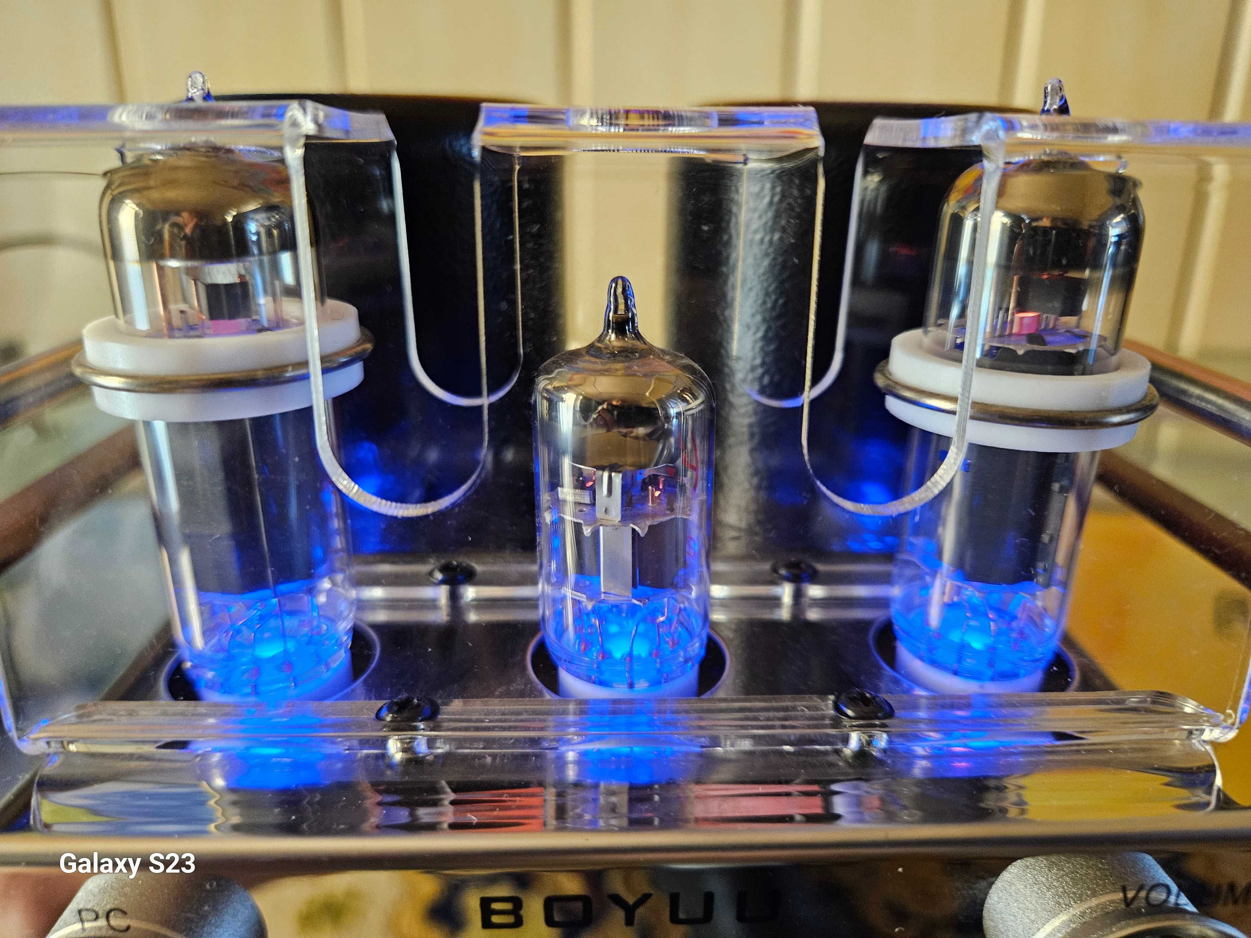 Amplificador Single Ended Triode (SET), marca Boyuu, classe A.