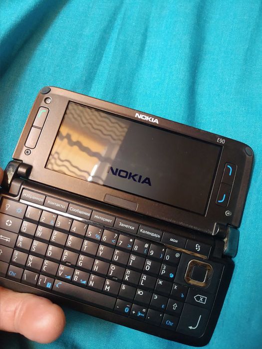 Nokia e90 в хорошому стані  .