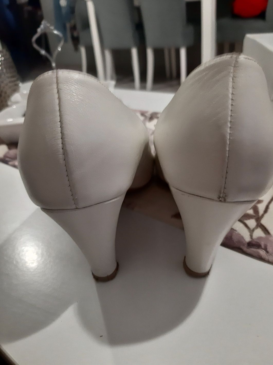 Ślubne skórzane buty z kamykami Swarovskiego. Rozmiar 38.