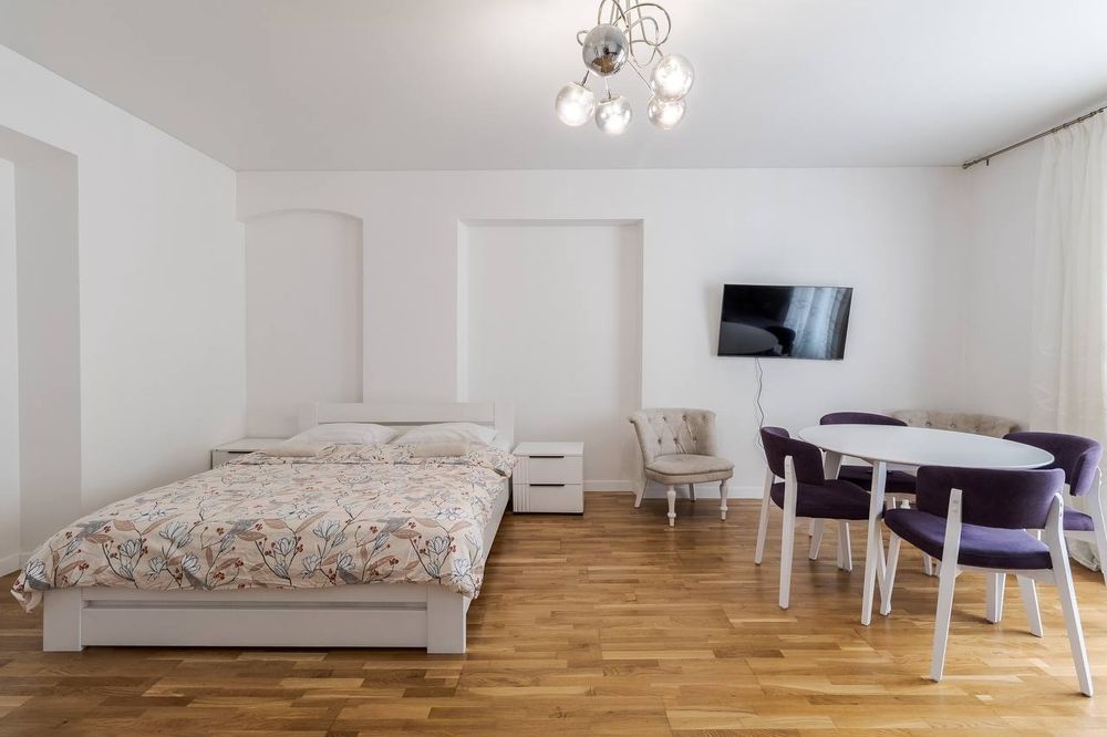 Центр міста! Оренда 2 кімн.квартири на пл.Міцкевича