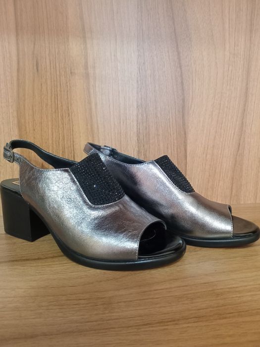 Продам гарні жіночі босоніжки