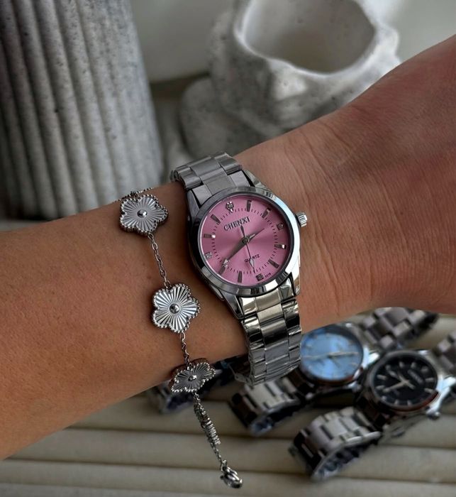 Стильний годинник