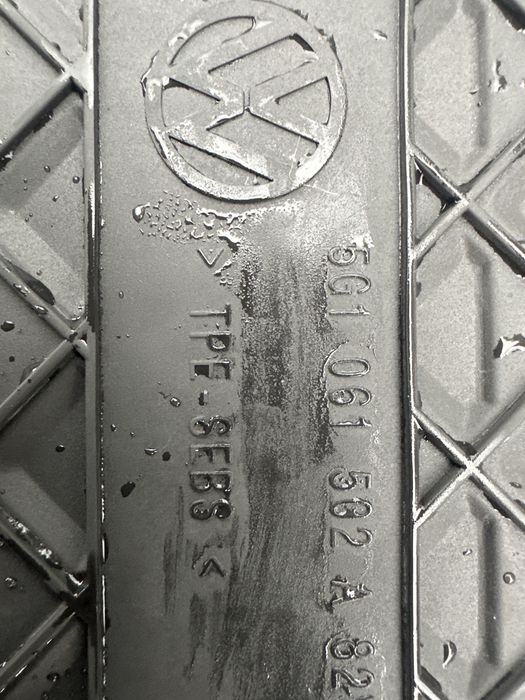 Komplet dywaników gumowych vw golf VII