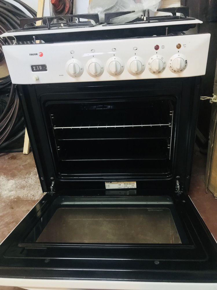 Fogão a gás butano / propano com forno eletrico. Marca Fagor.