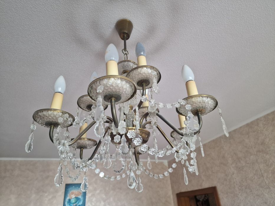 Красивая  люстра