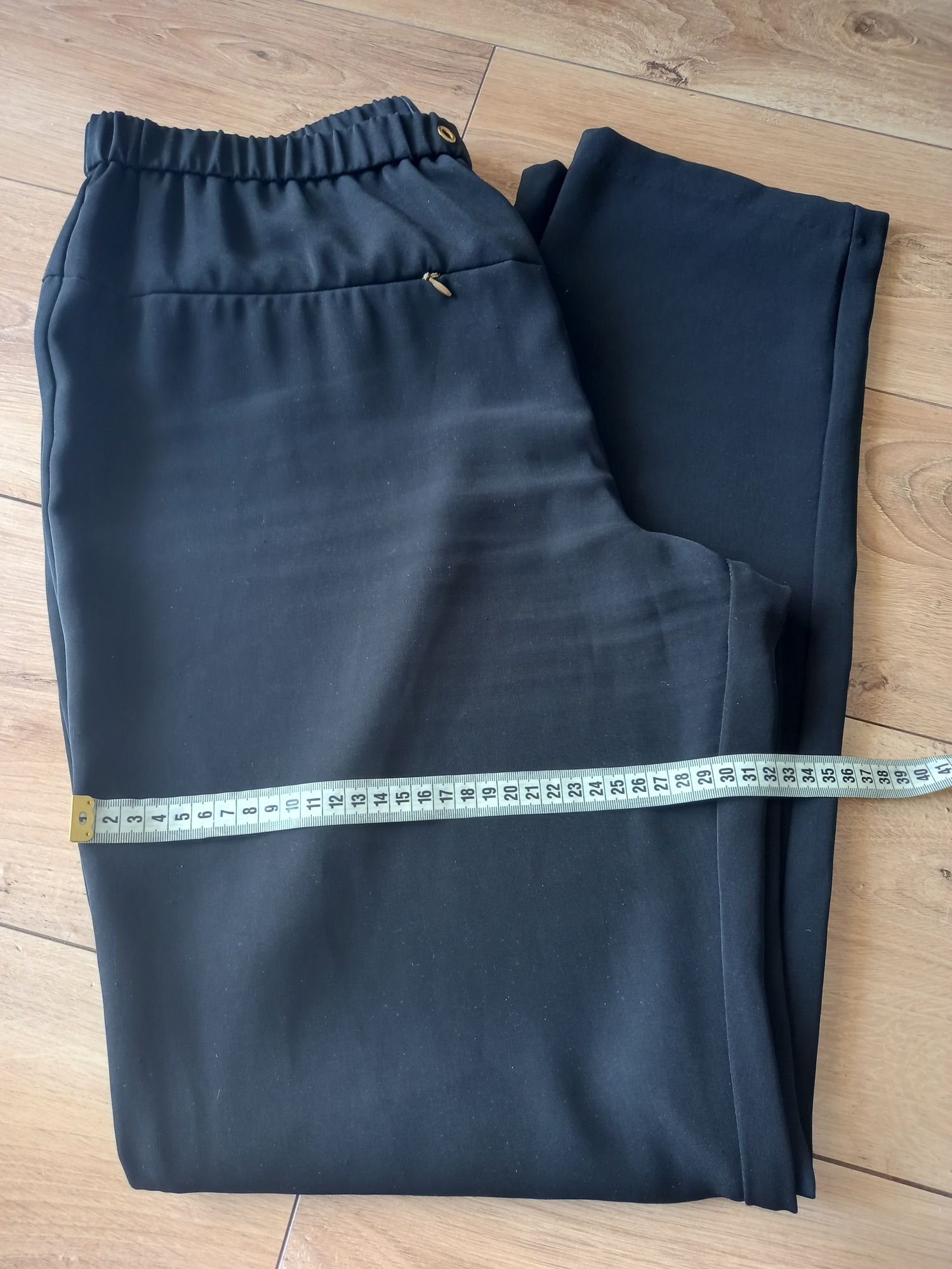 Czarne luźne spodnie r. 42