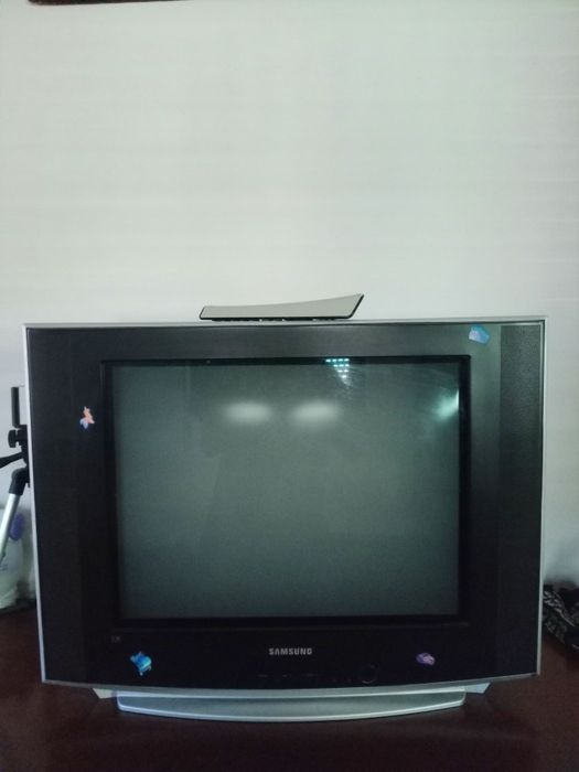 Tv Samsung de tubo e controle