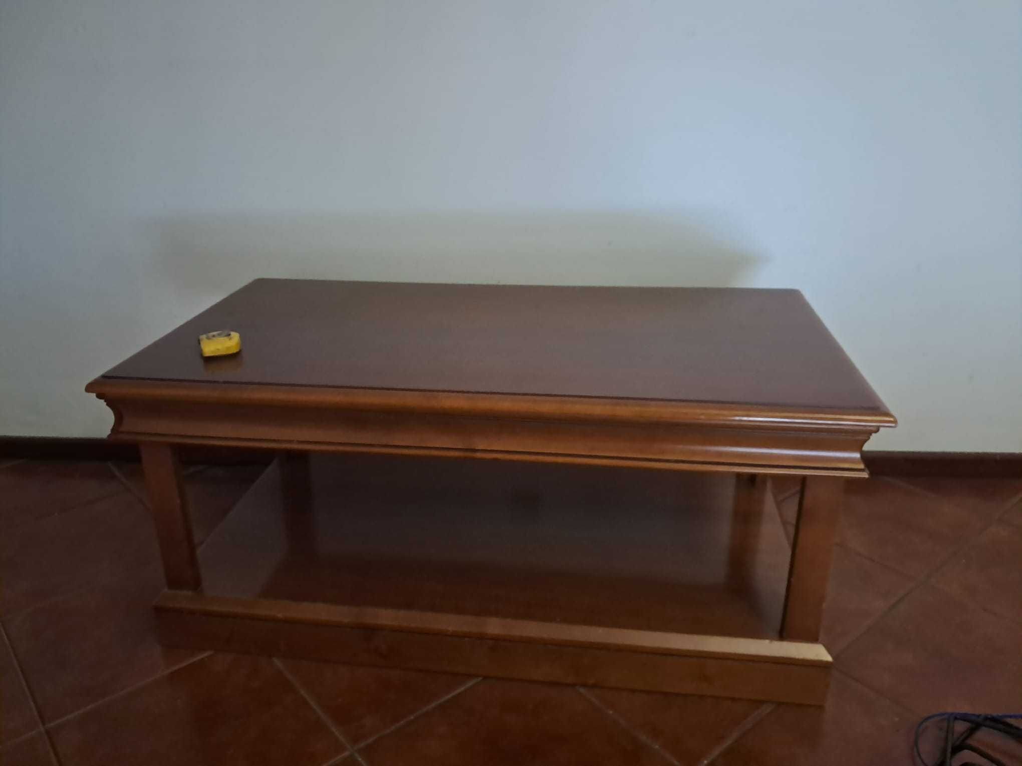 Mesa de centro em madeira