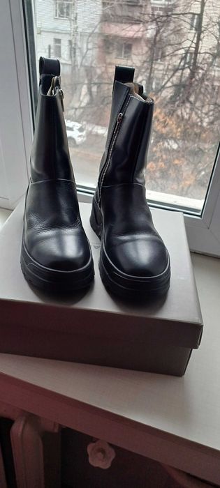 Зимові чобітки жіночі 39 розміру