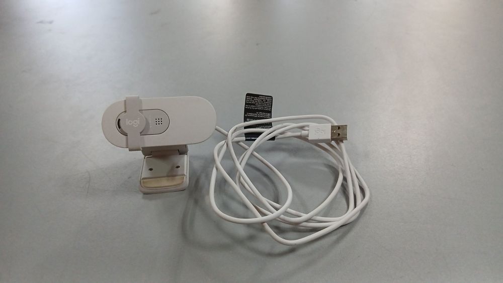 Веб-камера Logitech Brio 100 White
    
Нема