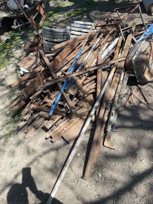 Продаю угольки труби бляху по 18 грн кг