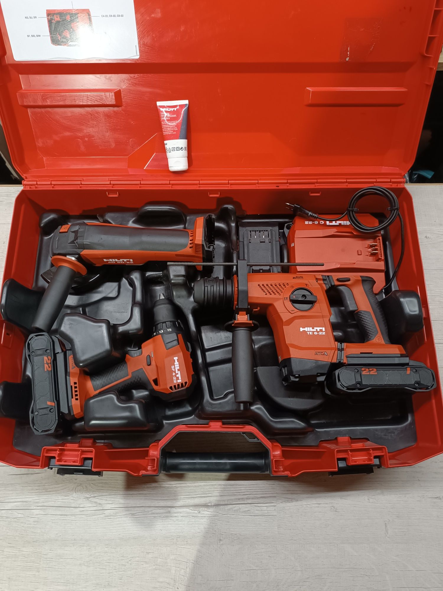 Hilti Nuron болгарка, шуруповерт, перфоратор безщітковий Хілті