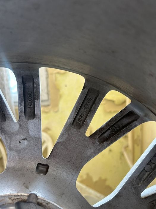 Felgi aluminiowe z oponami Toyota pw457-10  0 04