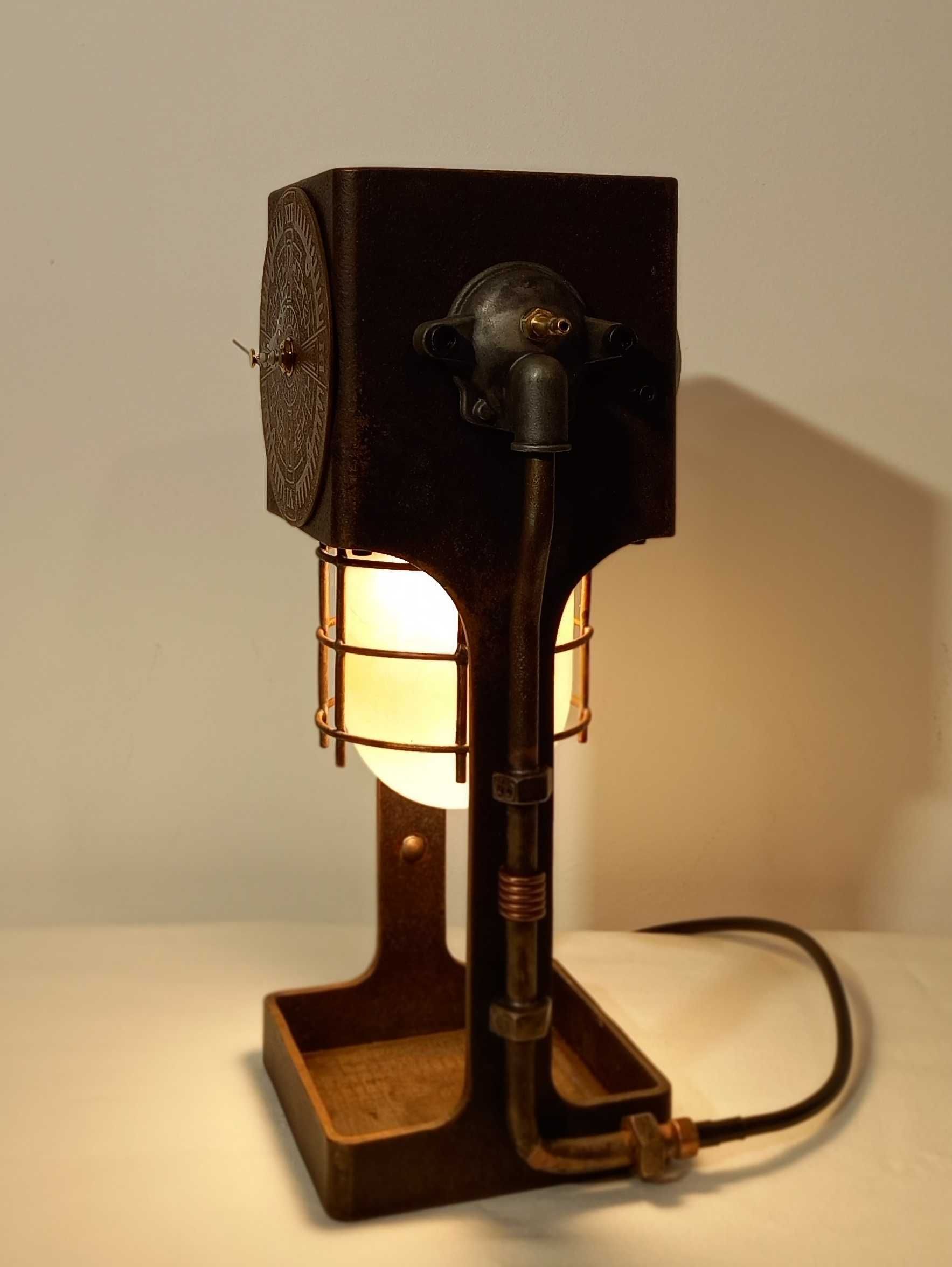 Zegar stołowy z lampą. Handmade Industrial steampunk.