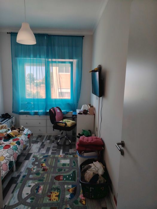 Arrendar Apartamento T4 (3 quartos)