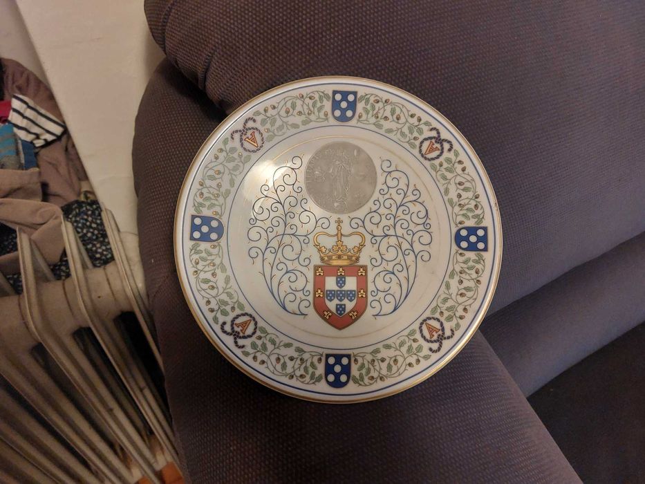 12 pratos , caneca, tabuleiro