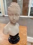 Vendo , Busto em pedra maciça.