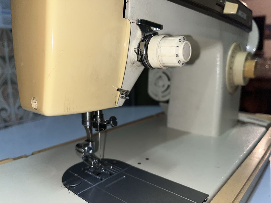 Máquina de Costura Singer 1247