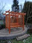 Pergola z siedziskiem/ławką.