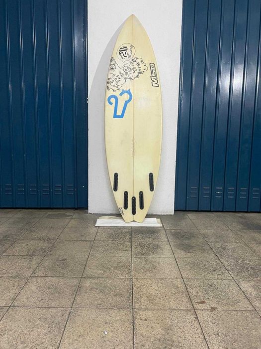 Prancha Epoxy c/ stringer 5'7 MSD