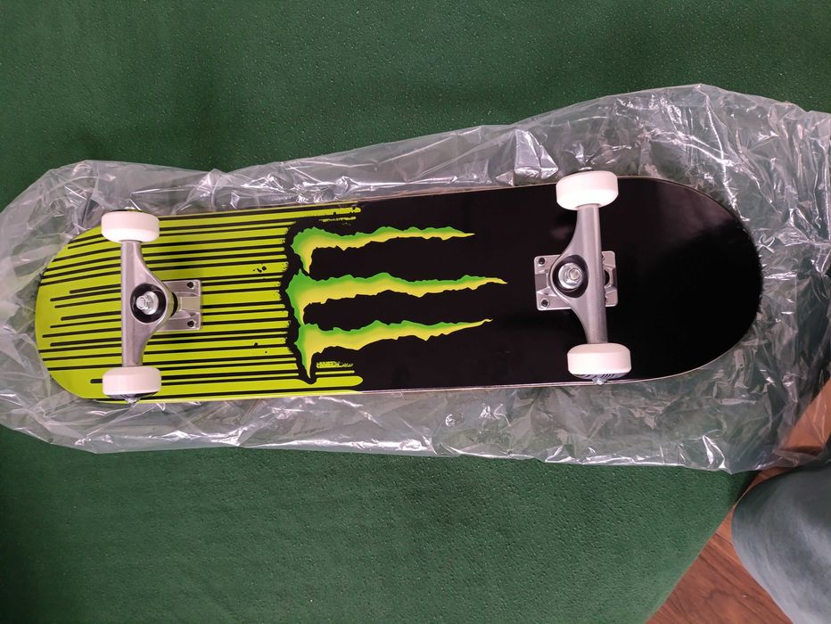 Deskorolka Monster.