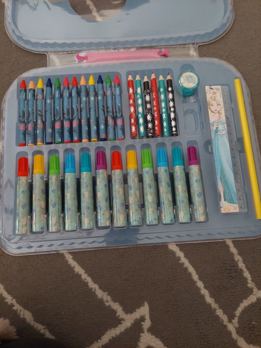 Kit de pintura da Frozen e microfone